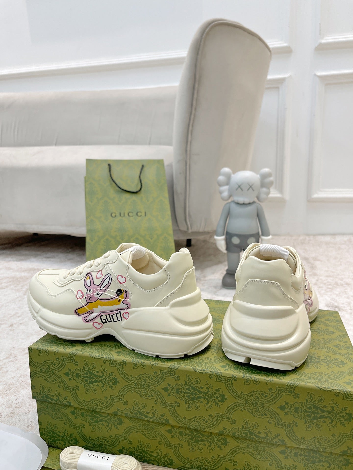 GG RHYTON TRAINER WHITE LAMBSKIN WITH FOX ICON