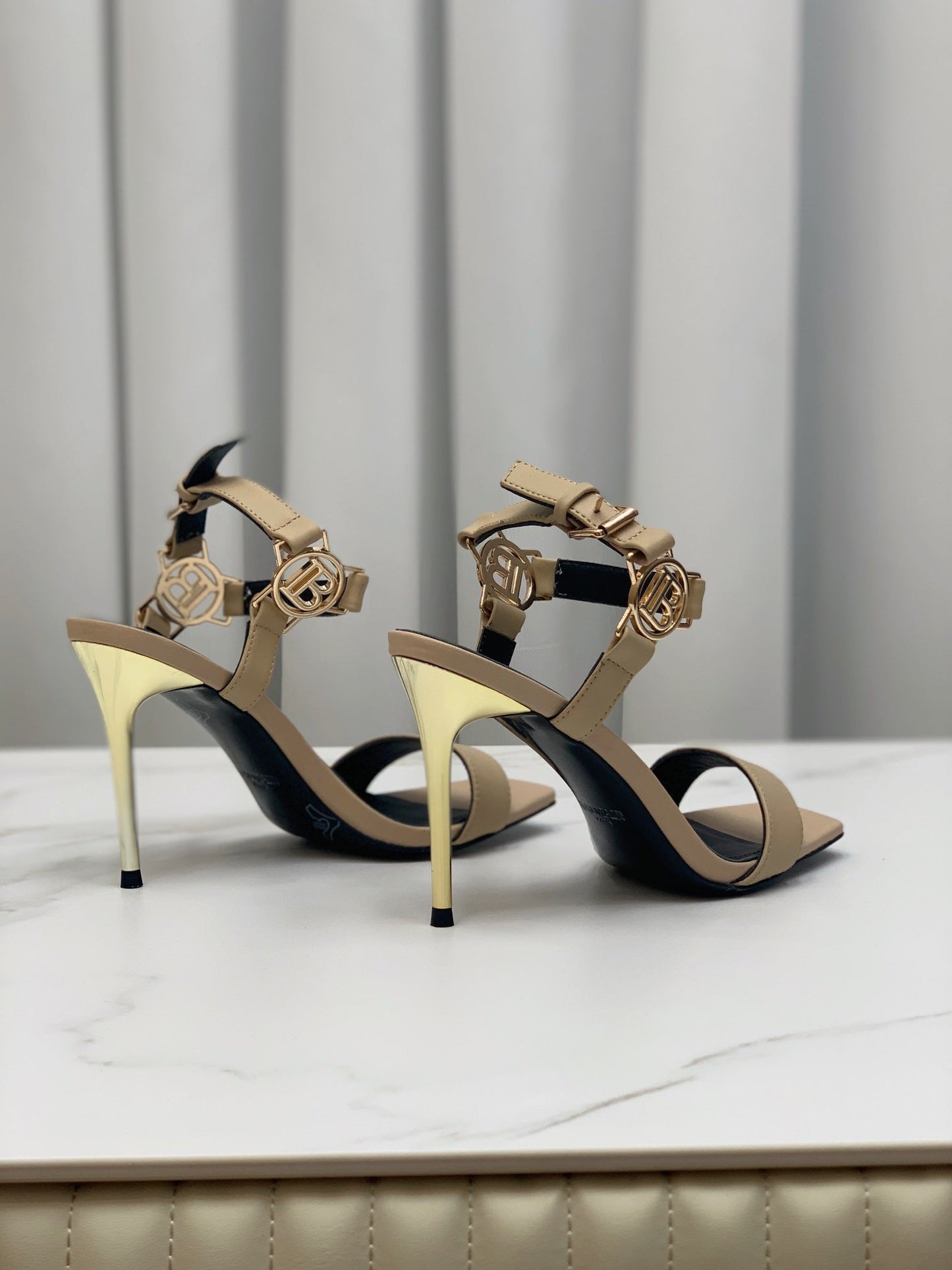 BALMAIN 25S HIGH HEELS WITH B METAL DETAIL 95MM IN LIGHT BROWN CALFSKIN