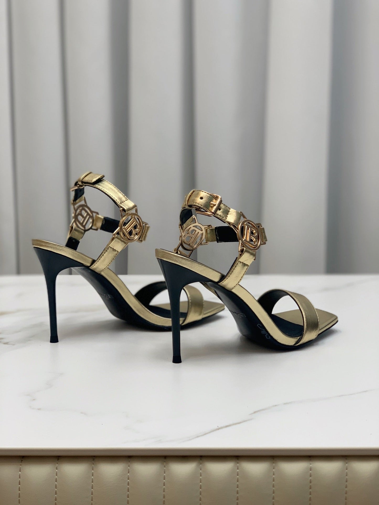 BALMAIN 25S HIGH HEELS WITH B METAL DETAIL 95MM IN GOLD CALFSKIN
