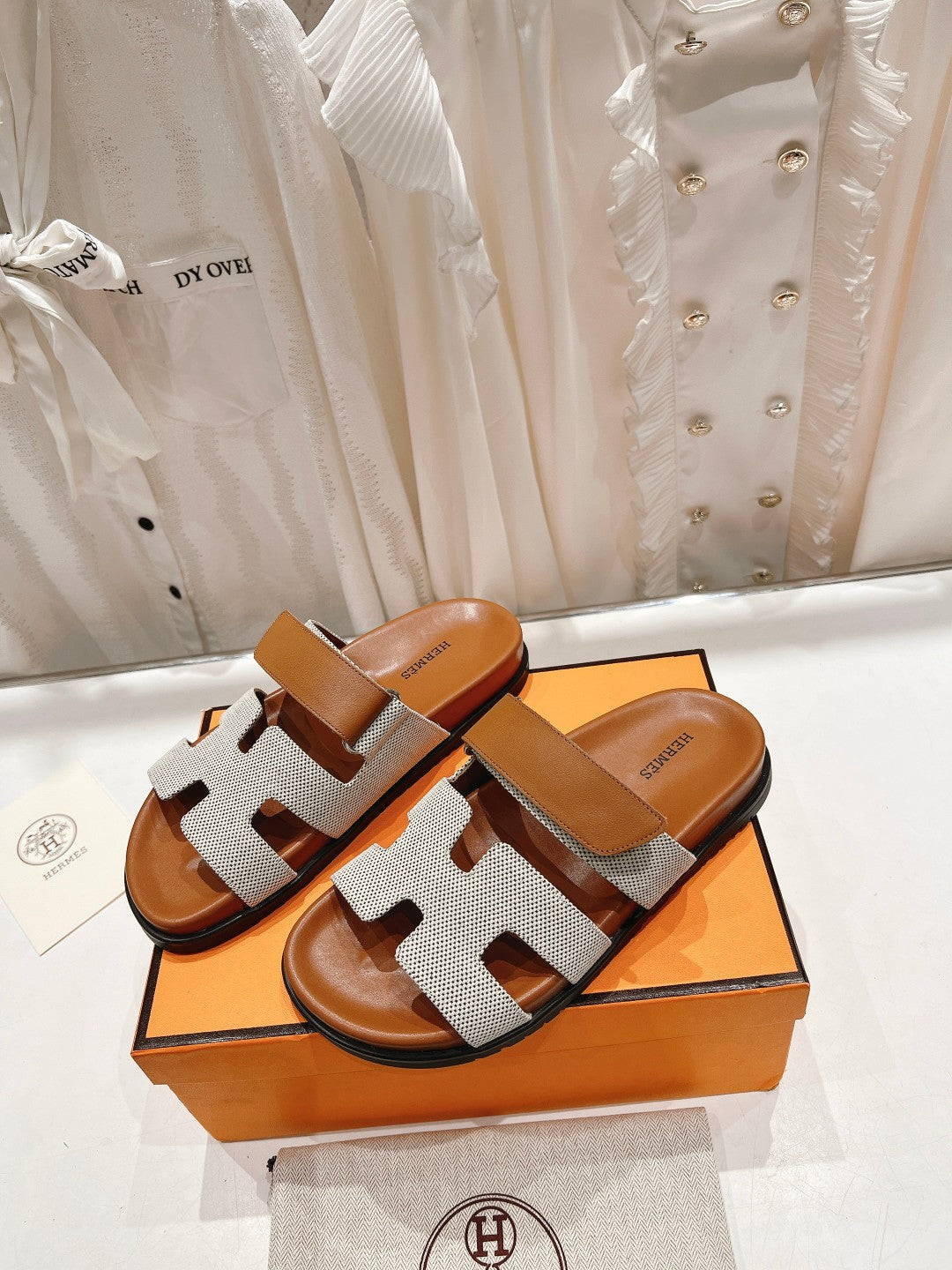 CHYPRE SANDAL BRIGHT BROWN LAMBSKIN AND SILVER DENIM