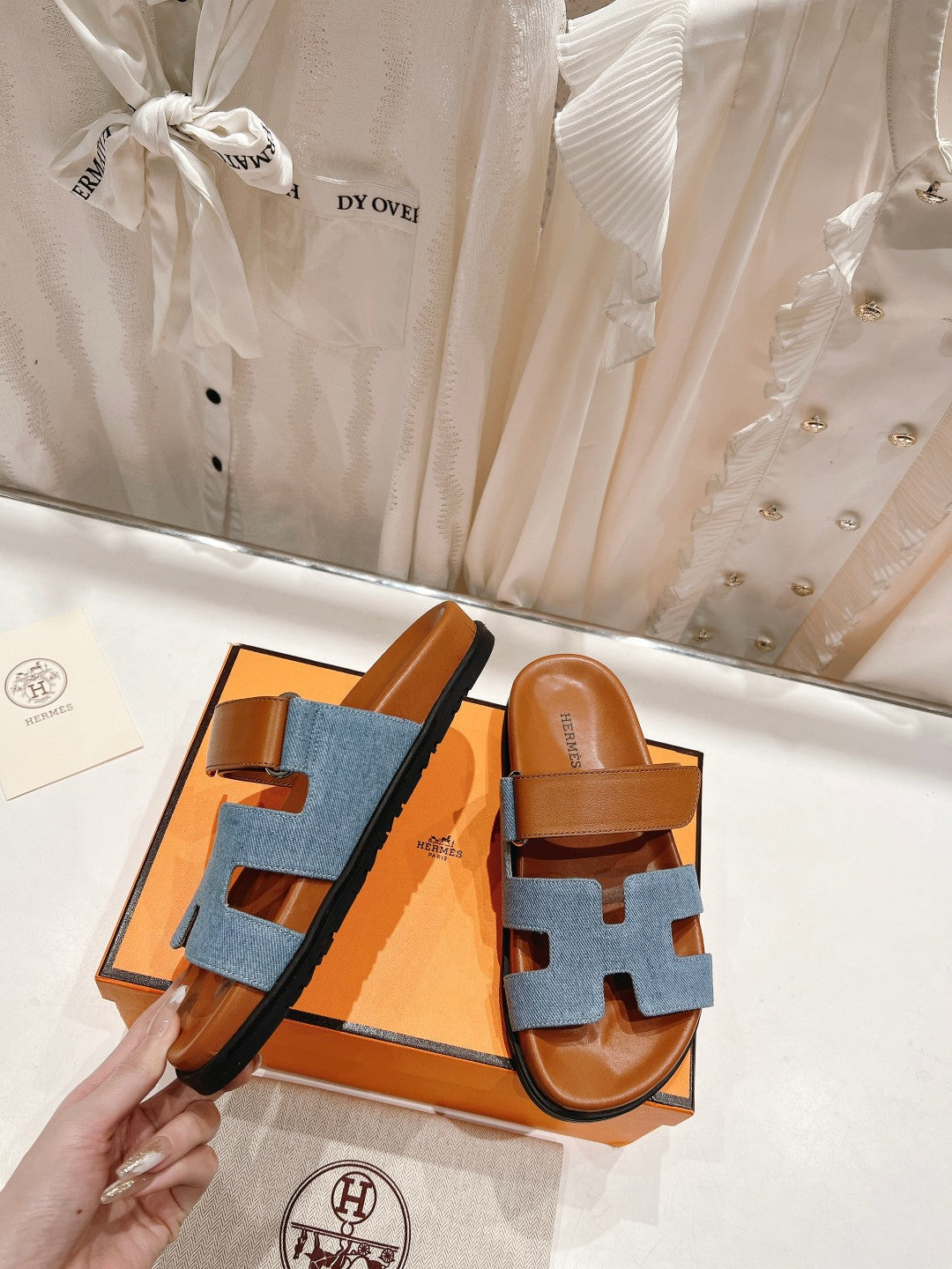 CHYPRE SANDAL BRIGHT BROWN LAMBSKIN AND BLUE DENIM