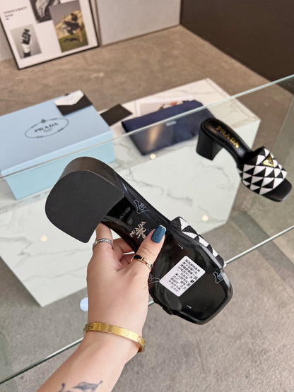 PRA EMBROIDERED SLIDES 65 BLACK AND WHITE FABRIC