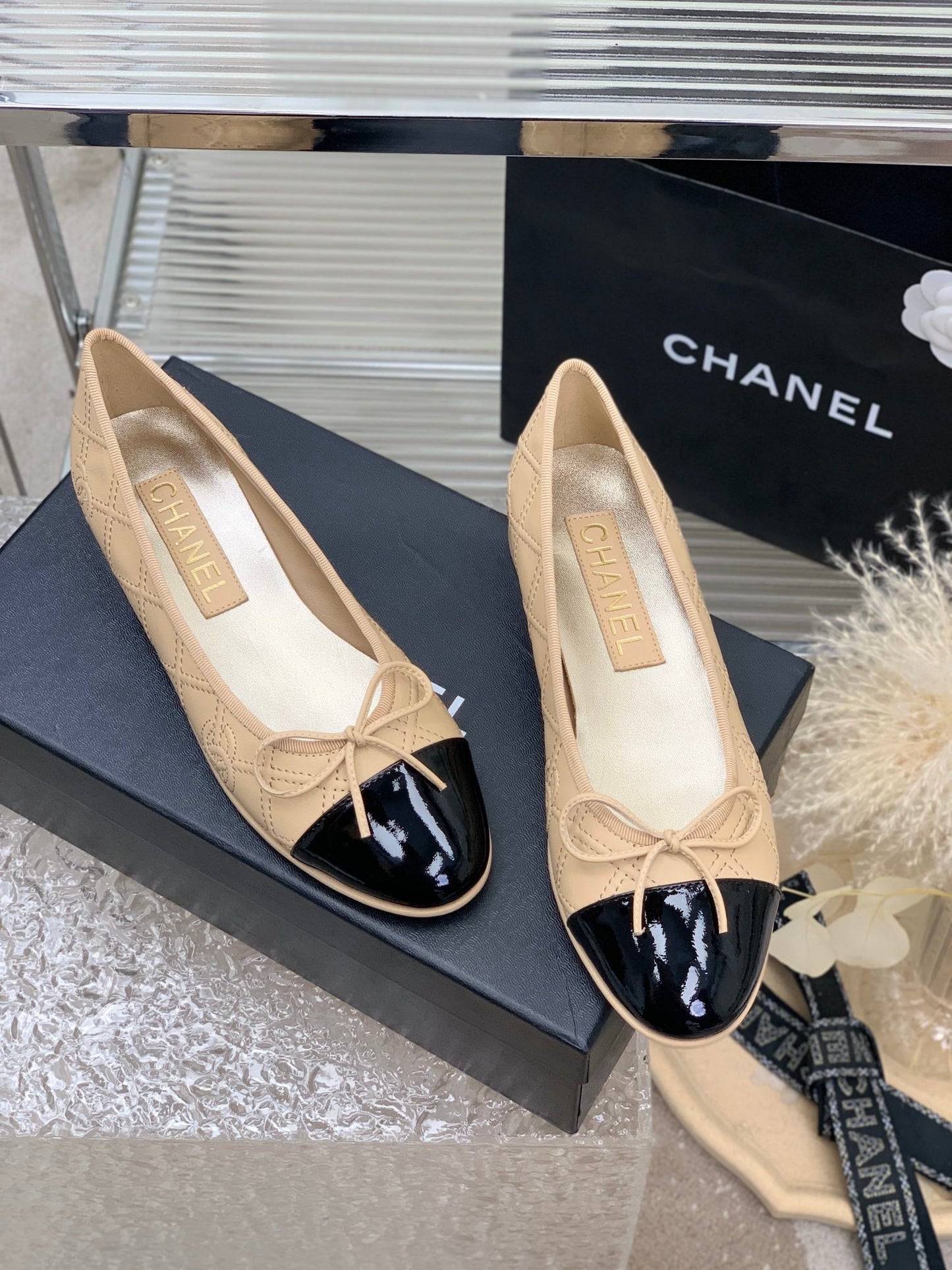 BALLET FLAT GLOSSY BLACK MIX BEIGE LAMBSKIN
