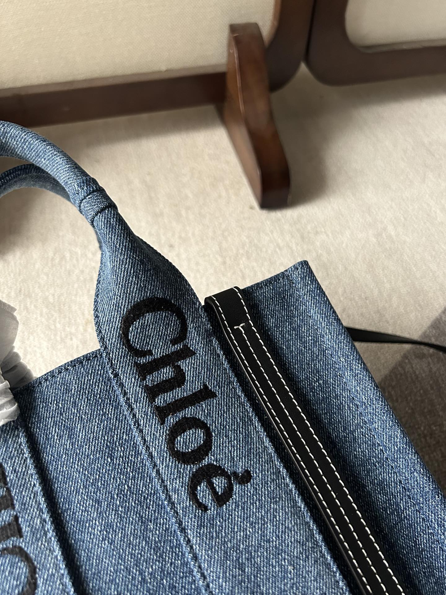 SMALL WOODY TOTE BAG 26.5 IN BLUE DENIM BLACK CALFSKIN