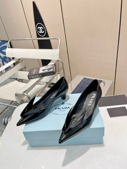 KITTEN HEEL PUMPS WITH CREATIVE SHAPE IN BLACK GLOSSY LAMBSKIN