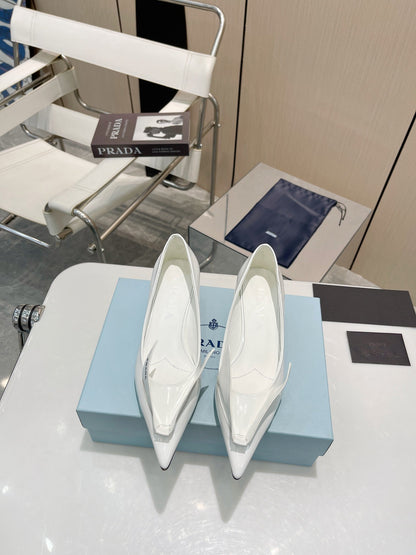 KITTEN HEEL PUMPS WITH CREATIVE SHAPE IN WHITE GLOSSY LAMBSKIN