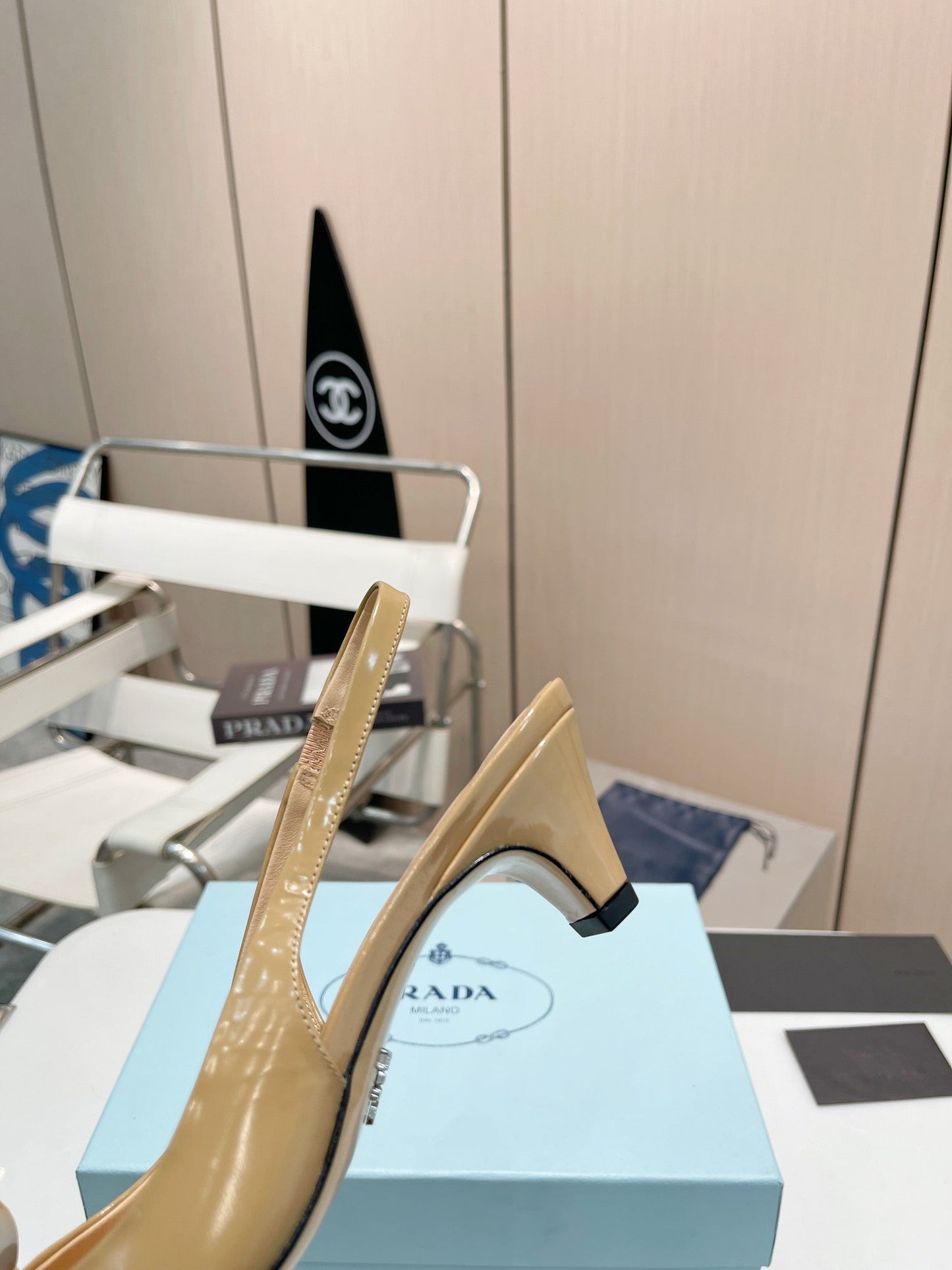 SLINGBACK KITTEN HEEL IN TORTILLA BROWN SHINY CALFSKIN ATTACHED FLOWERS