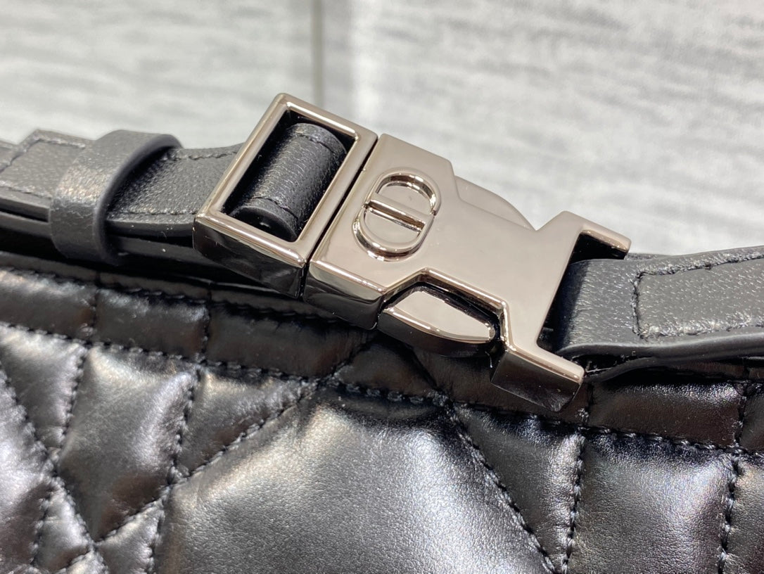 TRAVEL NOMAD POUCH 22 IN BLACK MACROCANNAGE LAMBSKIN