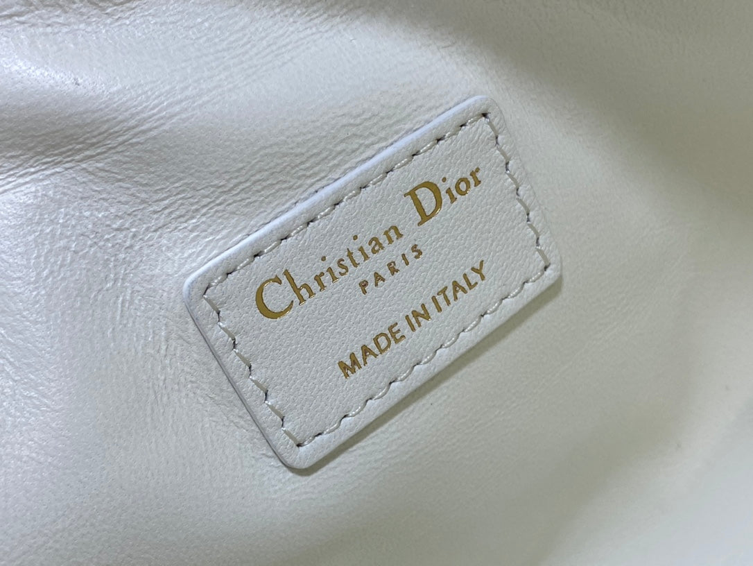 TRAVEL NOMAD POUCH 22 IN WHITE MACROCANNAGE LAMBSKIN GOLD HARDWARE