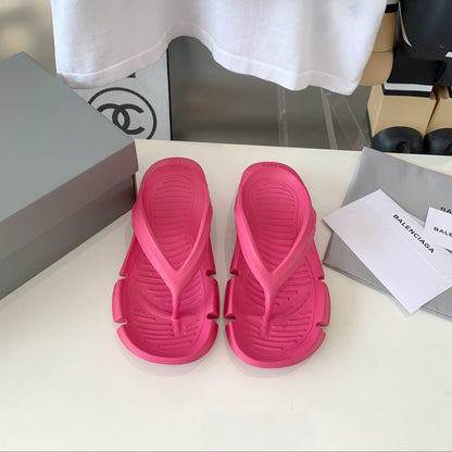 THONG SANDALS IN CABARET PINK RUBBER