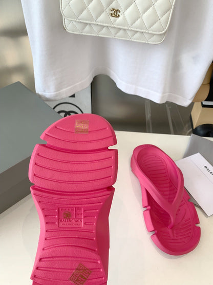 THONG SANDALS IN CABARET PINK RUBBER