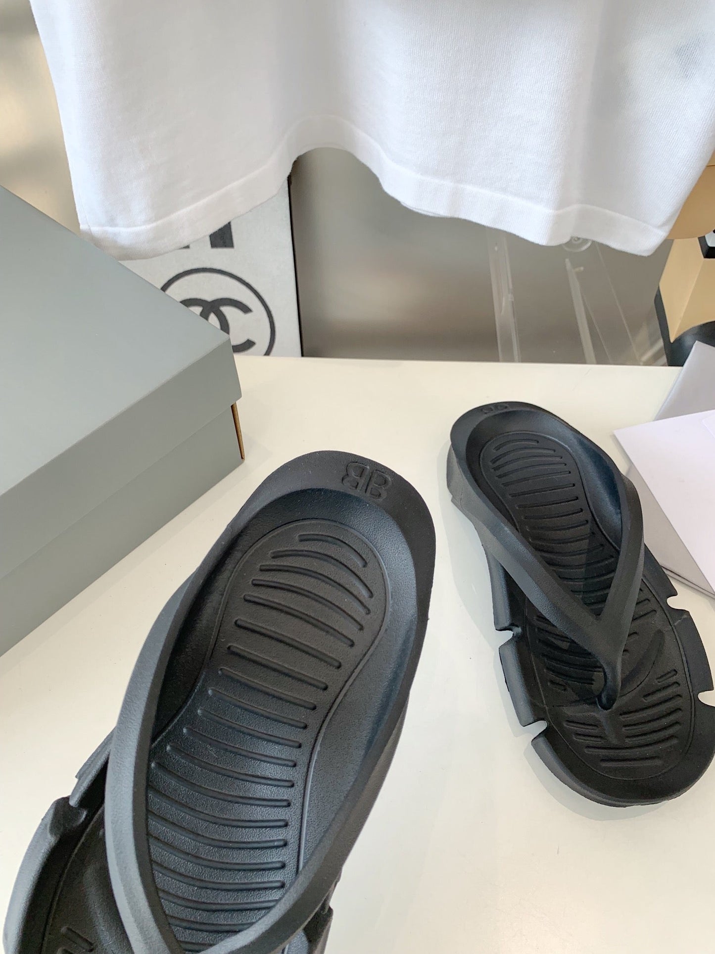 THONG SANDALS IN BLACK RUBBER