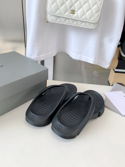 THONG SANDALS IN BLACK RUBBER