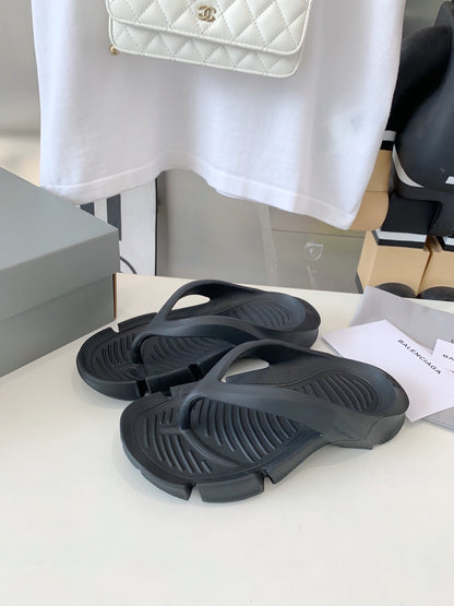 THONG SANDALS IN BLACK RUBBER