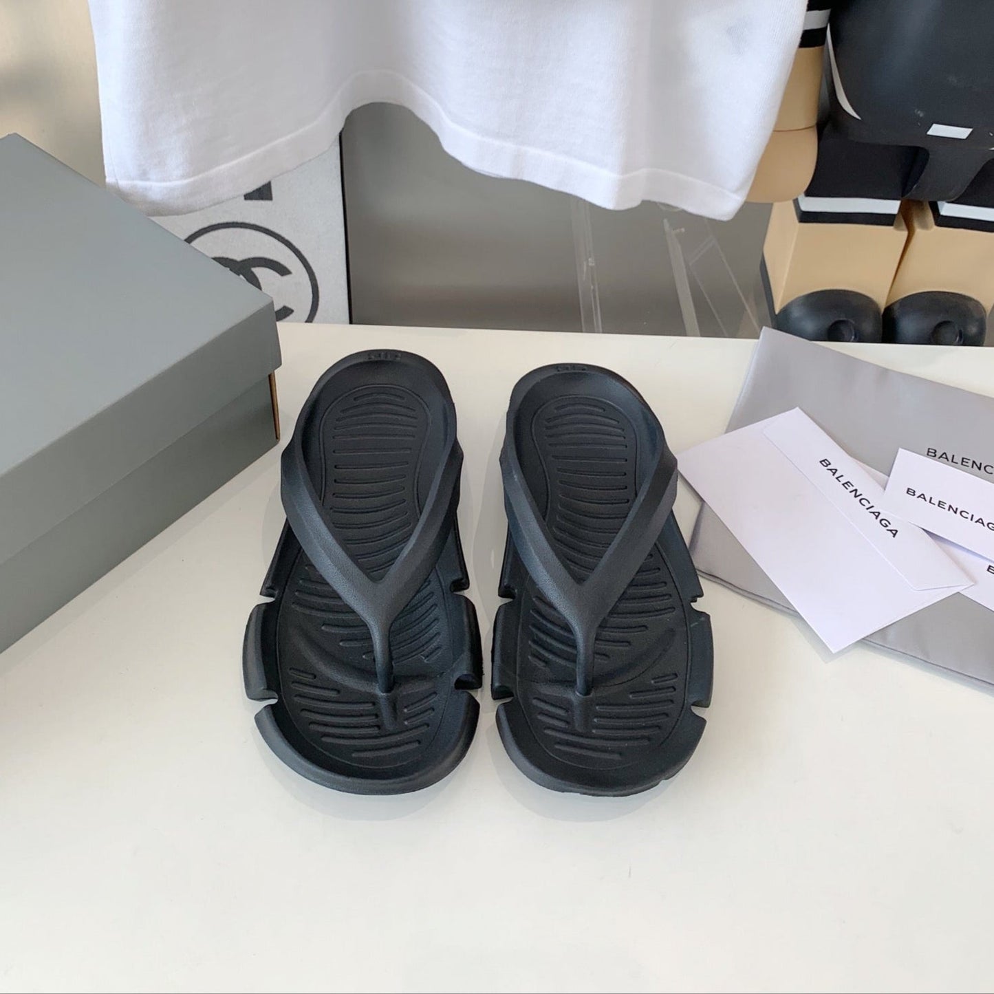 THONG SANDALS IN BLACK RUBBER