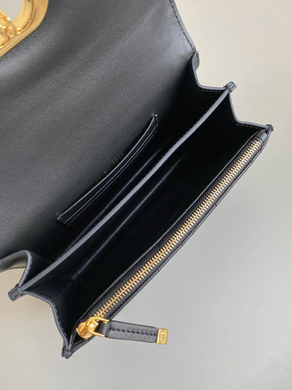 MINI CHAIN BAG 17 IN BLACK CALFSKIN