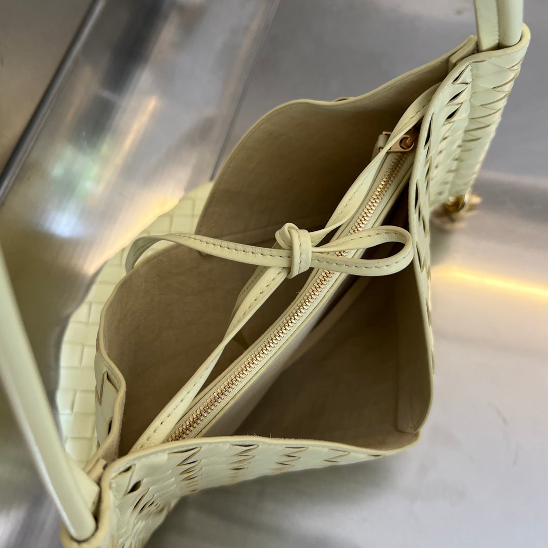 MEDIUM SOLSTICE 44 DARK CREAM LAMBSKIN