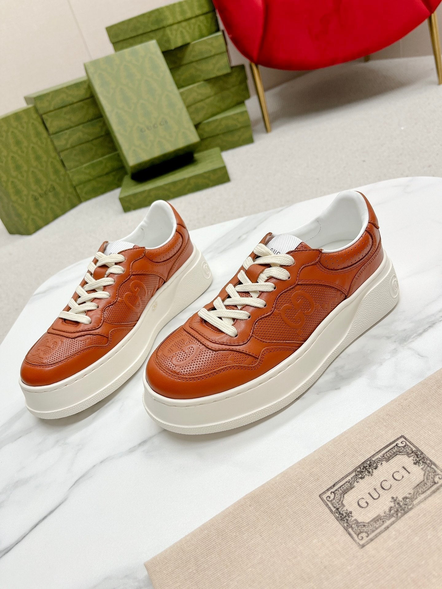 GG EMBOSSED TRAINER CARAMEL CALFSKIN