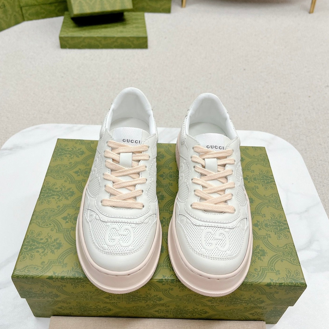 GG EMBOSSED TRAINER WHITE AND PASTEL PINK CALFSKIN