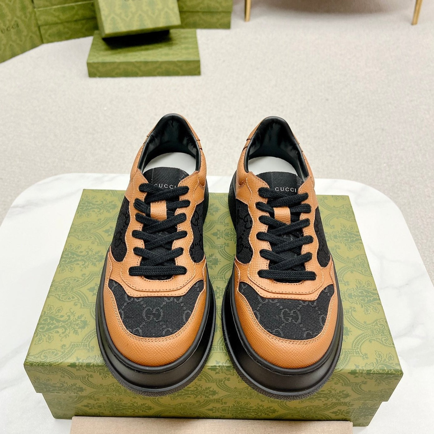 GG TRAINER BLACK AND TAWNY CALFSKIN