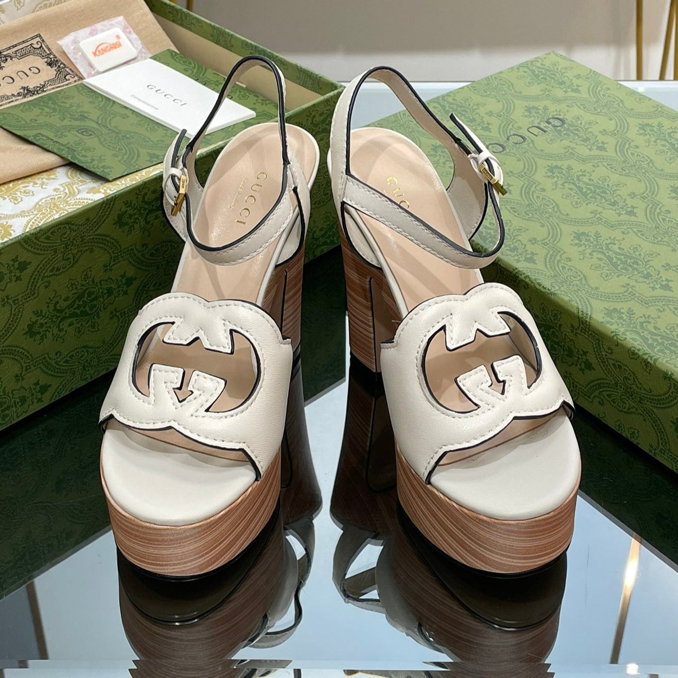 GG 120 INTERLOCKING G SANDAL WHITE CALFSKIN