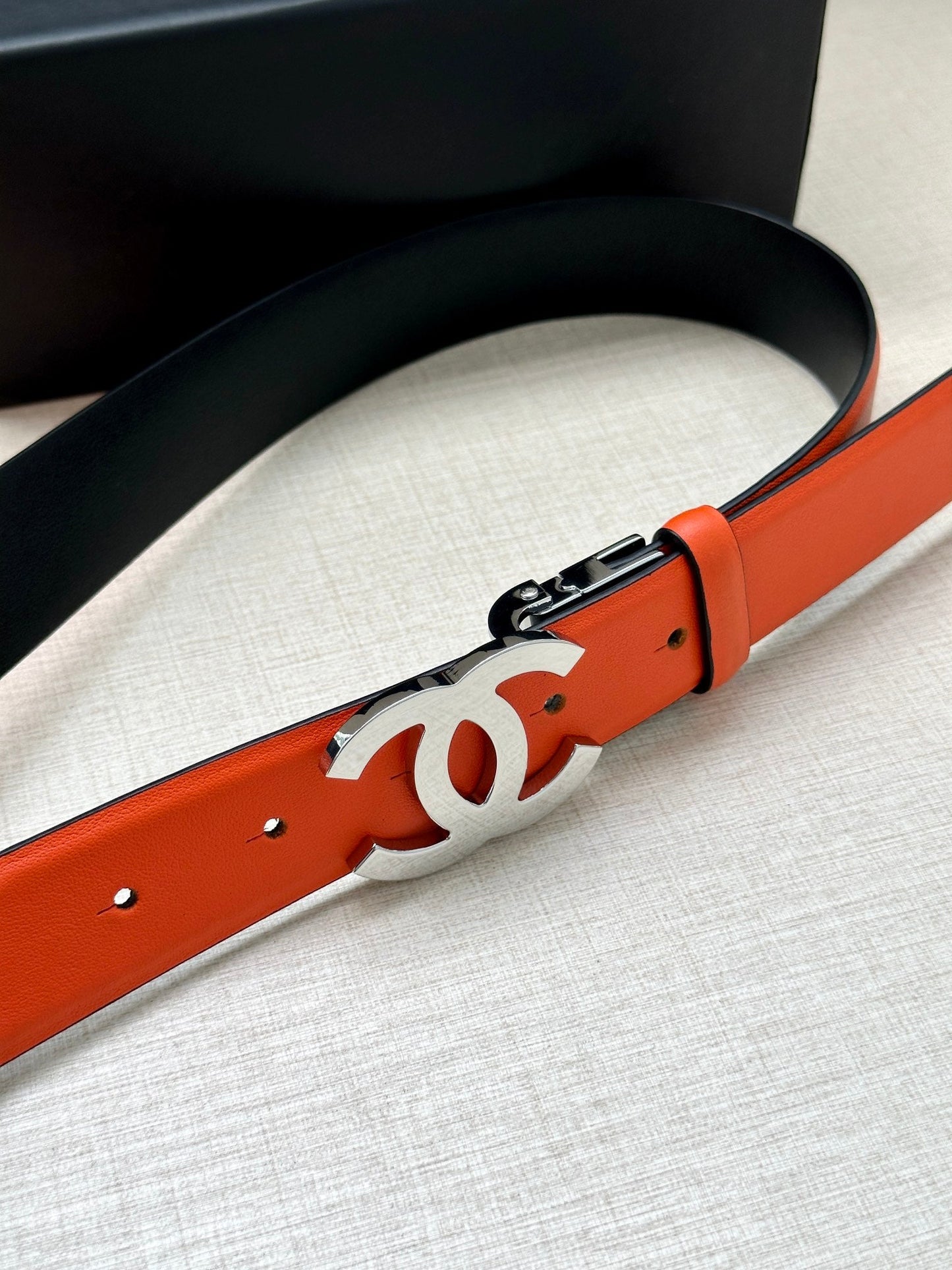 CC 30MM BELT IN FIRE ORANGE AND BLACK CALFSKIN WITH SILVER HARDWARE