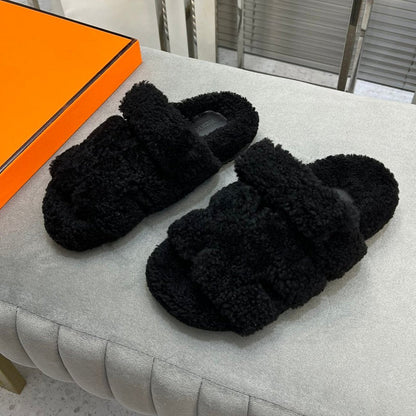 CHYPRE SLIPPERS IN BLACK LAMB WOOL