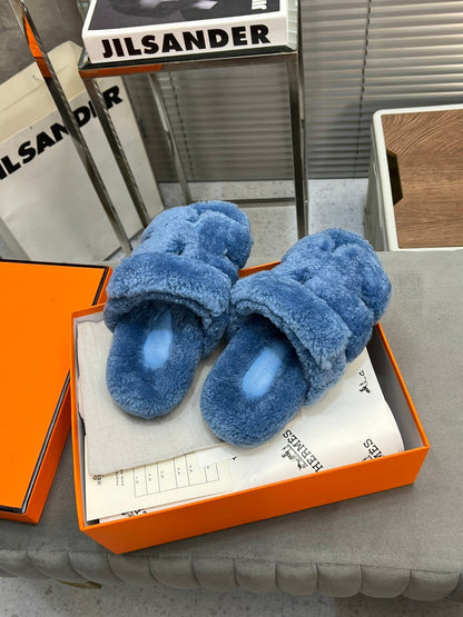 CHYPRE SLIPPERS IN AZURE BLUE LAMB WOOL