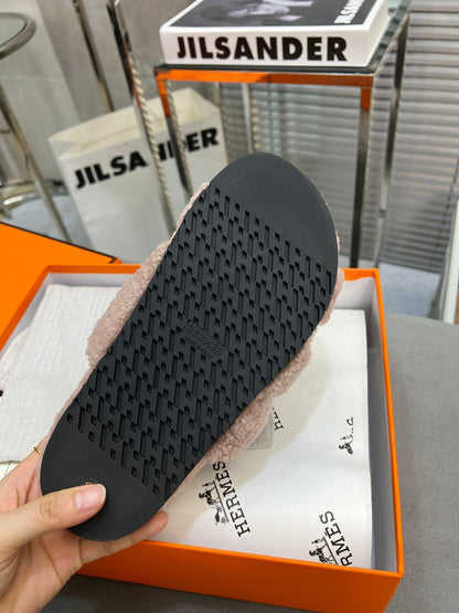 CHYPRE SLIPPERS IN ROSY BROWN LAMB WOOL