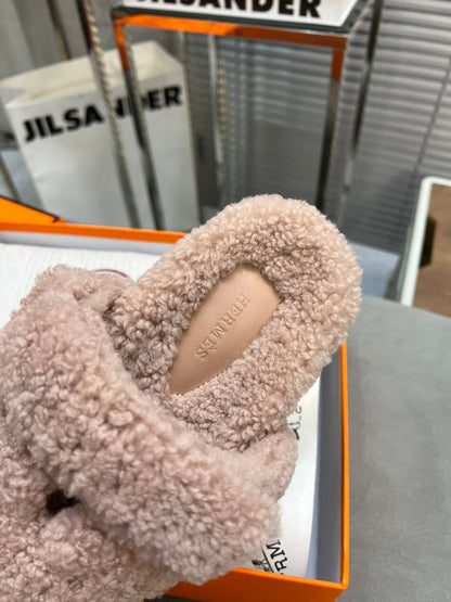 CHYPRE SLIPPERS IN ROSY BROWN LAMB WOOL