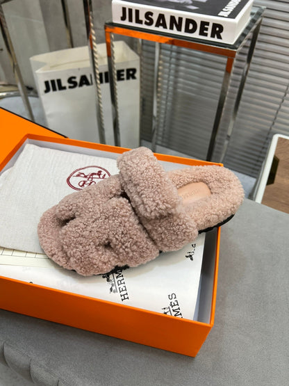 CHYPRE SLIPPERS IN ROSY BROWN LAMB WOOL