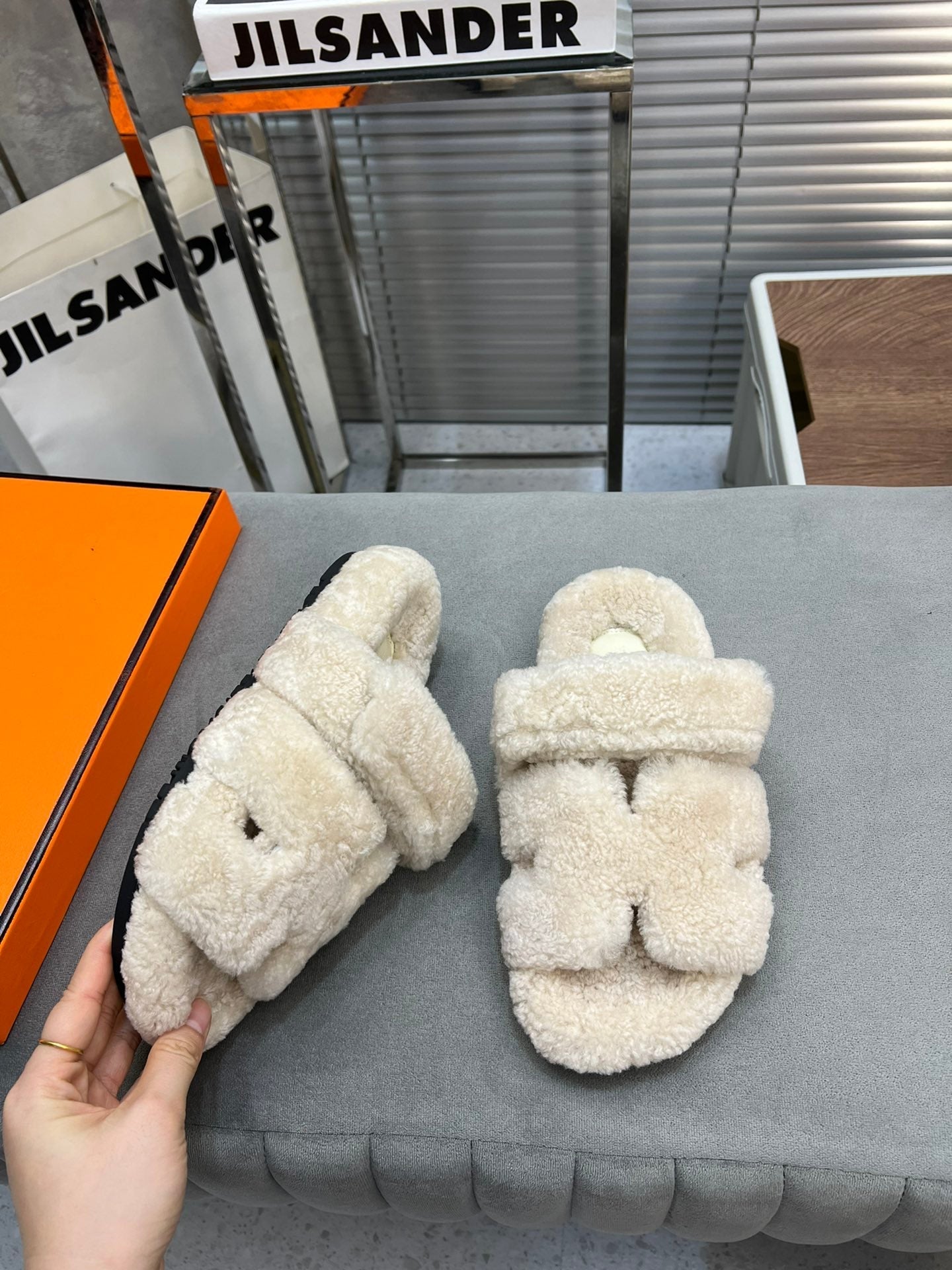 CHYPRE SLIPPERS IN BISQUE BEIGE LAMB WOOL