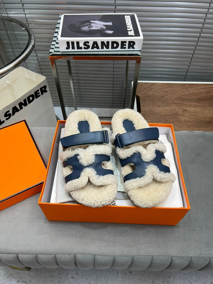 CHYPRE SLIPPERS IN BEIGE LAMB WOOL AND CLASSIC BLUE CALFSKIN