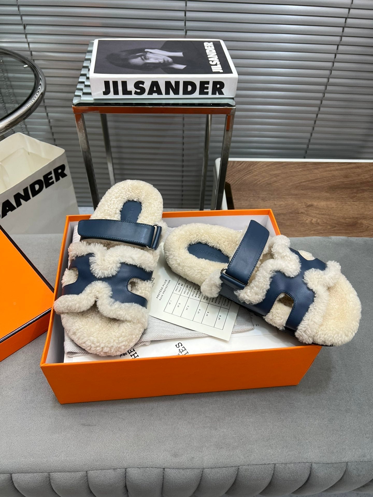 CHYPRE SLIPPERS IN BEIGE LAMB WOOL AND CLASSIC BLUE CALFSKIN