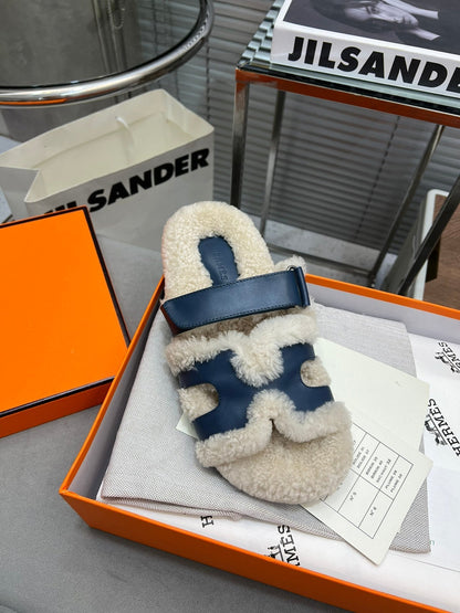 CHYPRE SLIPPERS IN BEIGE LAMB WOOL AND CLASSIC BLUE CALFSKIN