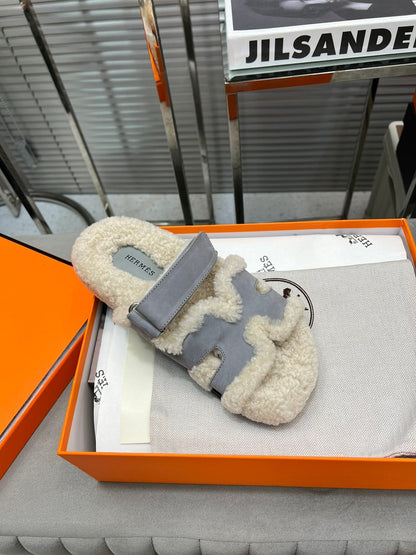 CHYPRE SLIPPERS IN BEIGE LAMB WOOL AND COOL GRAY SUEDE