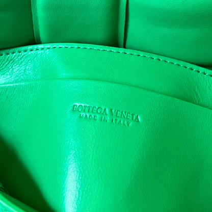 MINI CASSETTE 18 IN LIGHT GREEN LAMBSKIN