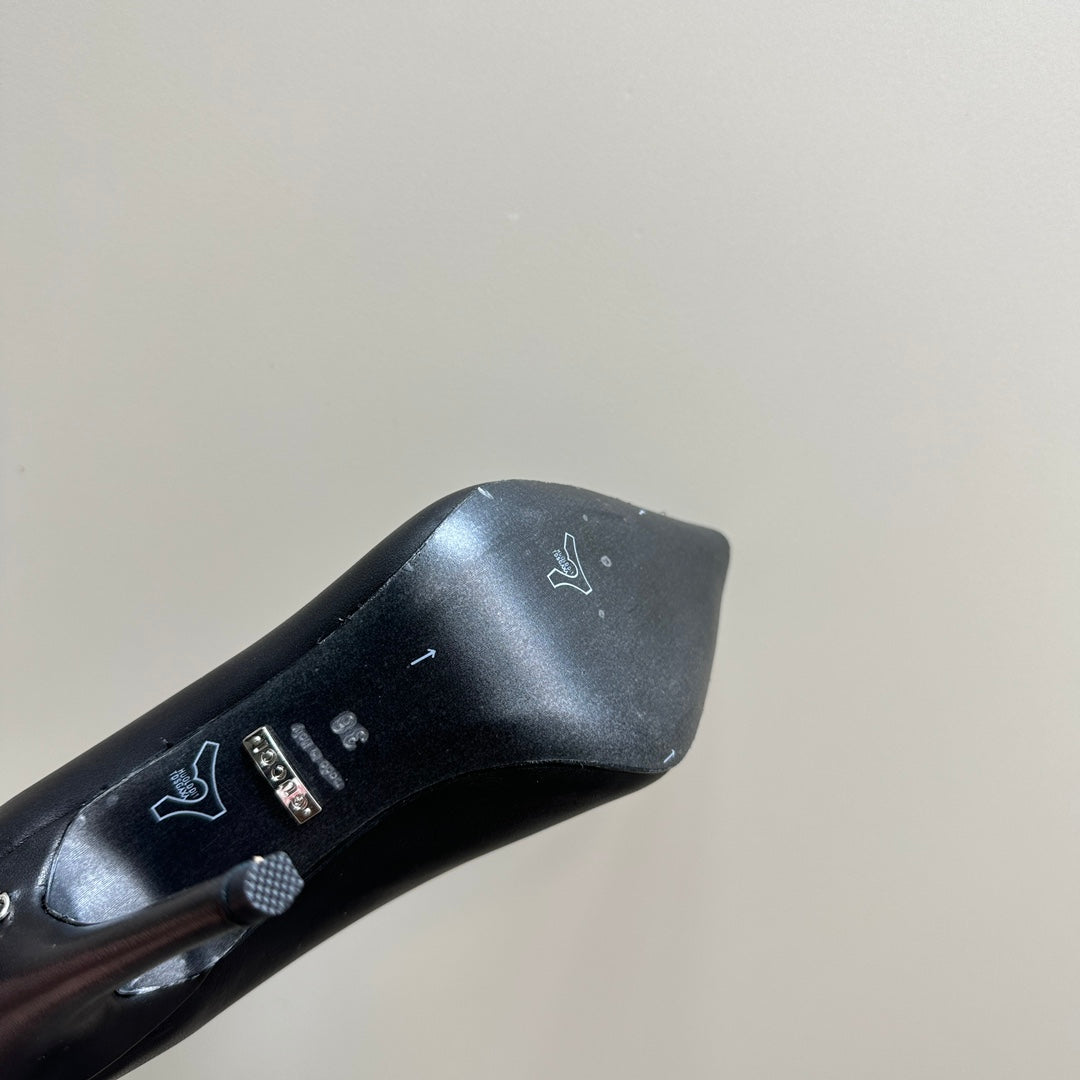 GG 105 BASIC HIGH HEEL BLACK LAMBSKIN