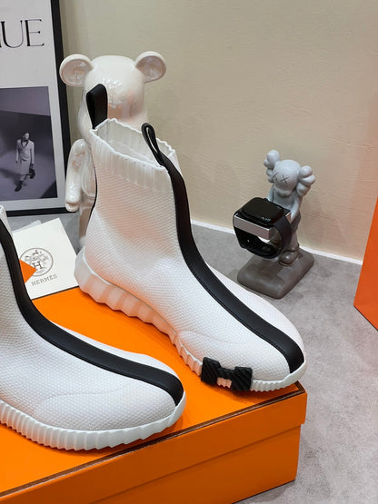 H FUN CLASSIC SNEAKER STYLISH WHITE AND BLACK LINE FABRIC