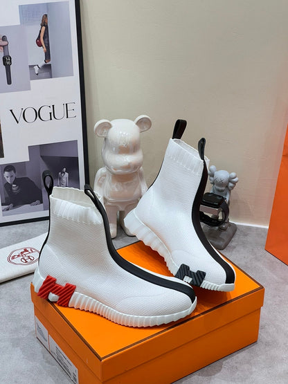 H FUN CLASSIC SNEAKER STYLISH WHITE AND BLACK LINE FABRIC