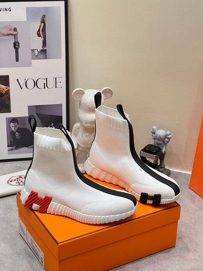 H FUN CLASSIC SNEAKER STYLISH WHITE AND BLACK LINE FABRIC