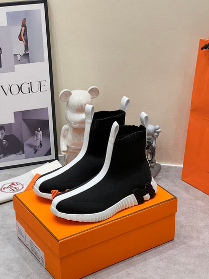 H FUN CLASSIC SNEAKER STYLISH BLACK AND WHITE LINE FABRIC