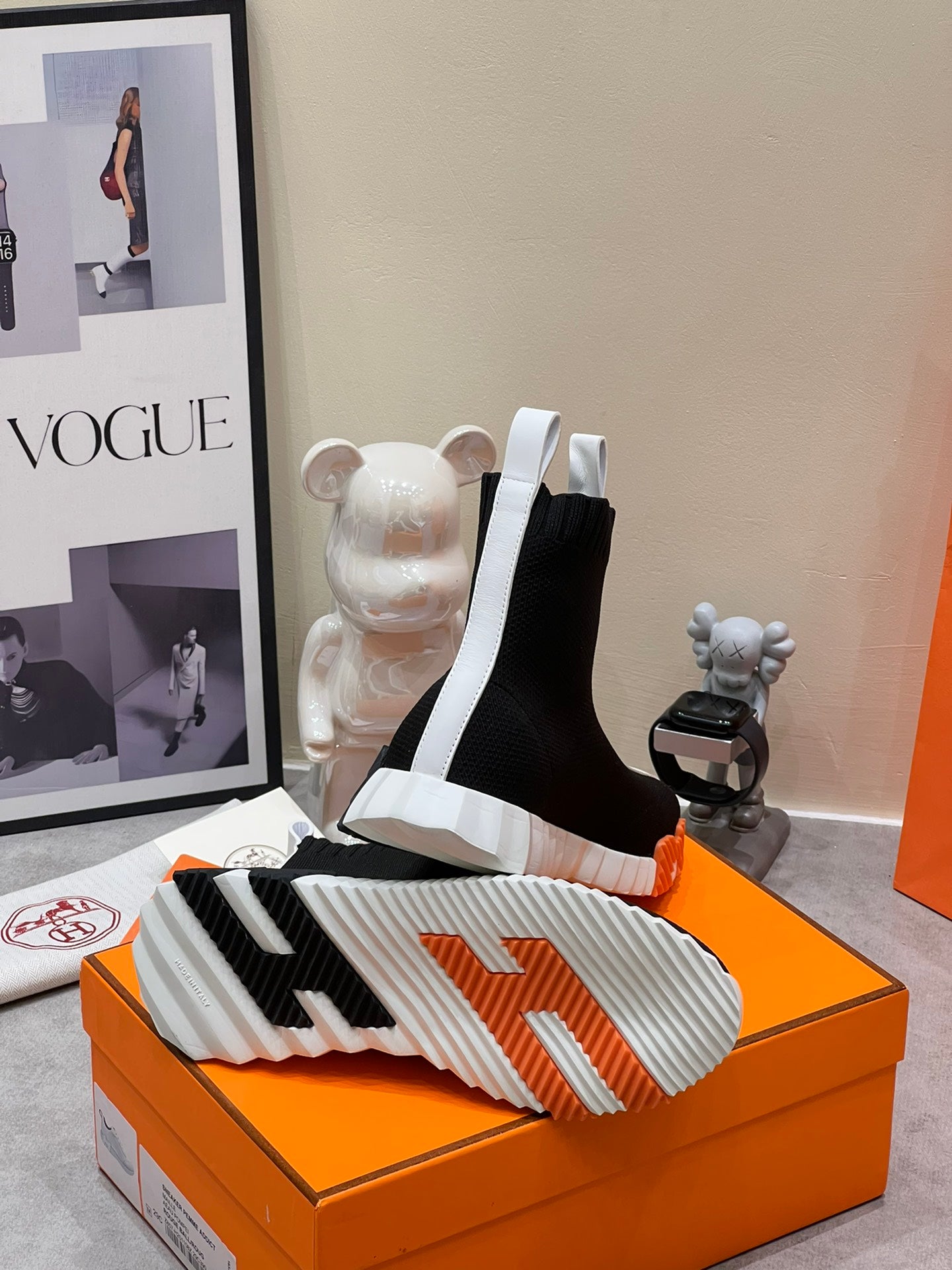 H FUN CLASSIC SNEAKER STYLISH BLACK AND WHITE LINE FABRIC