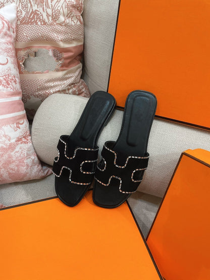 0ran Sandal Calfskin Rhinestone Black