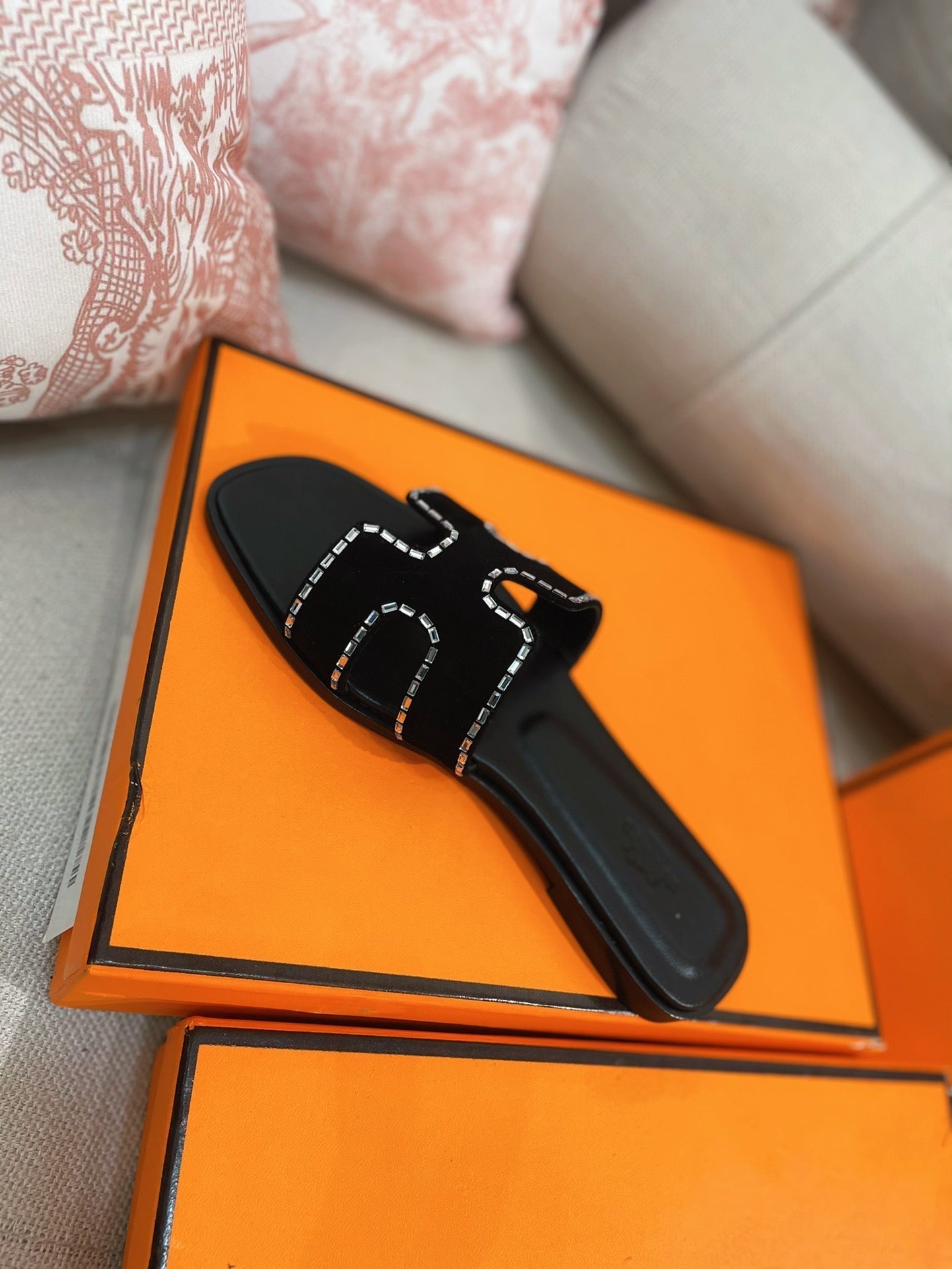 0ran Sandal Calfskin Rhinestone Black