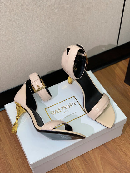 BALMAIN 25S SQUARE STRAP HIGH HEELS 100MM IN BEIGE PATENT CALFSKIN