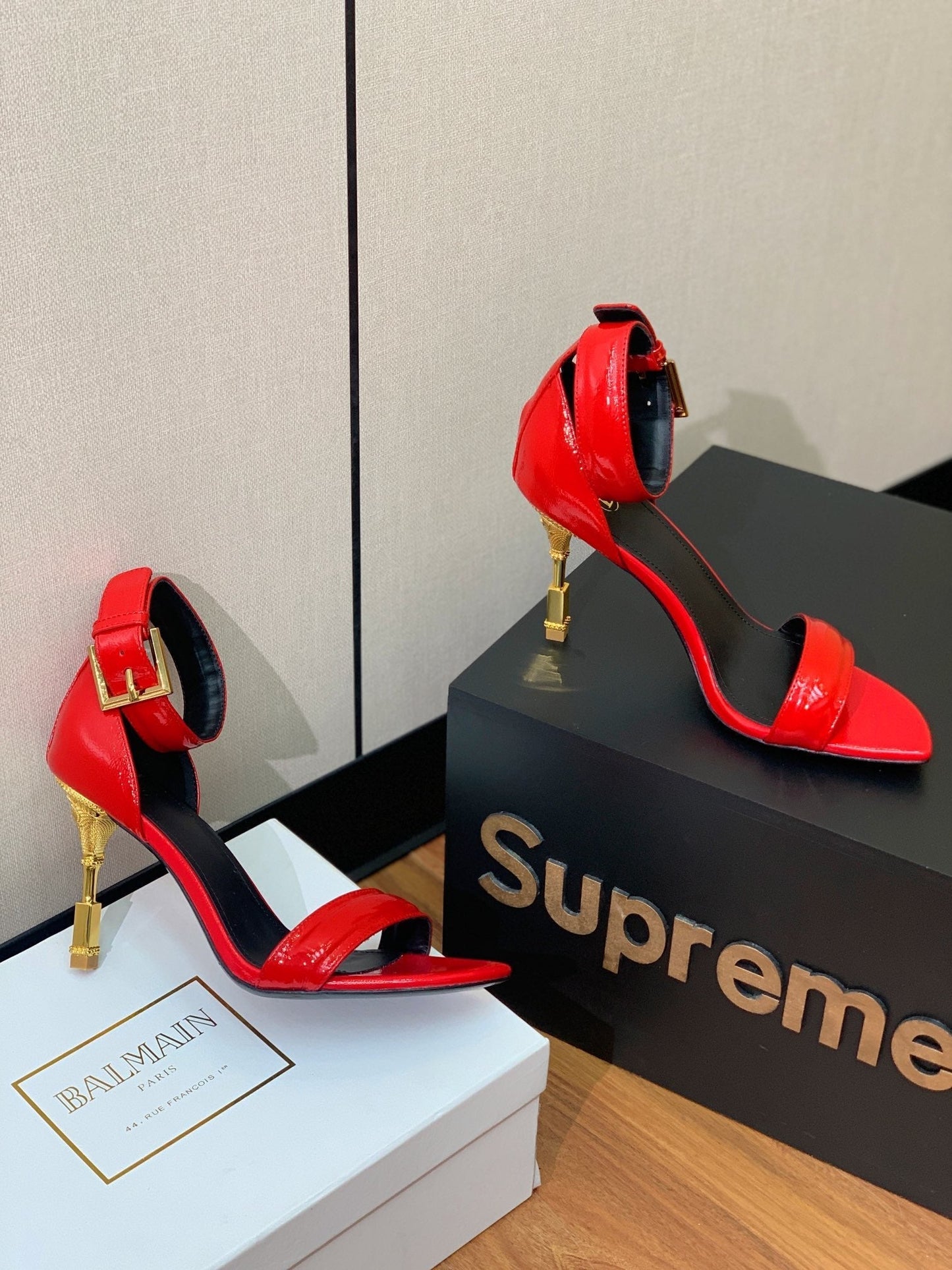 BALMAIN 25S SQUARE STRAP HIGH HEELS 100MM IN RED PATENT CALFSKIN