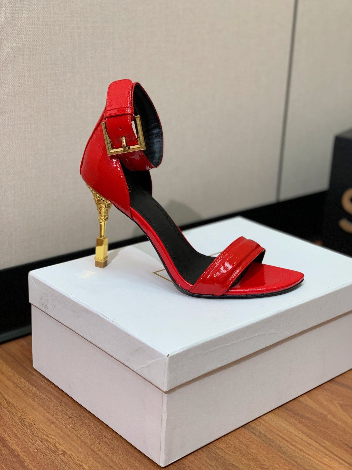 BALMAIN 25S SQUARE STRAP HIGH HEELS 100MM IN RED PATENT CALFSKIN