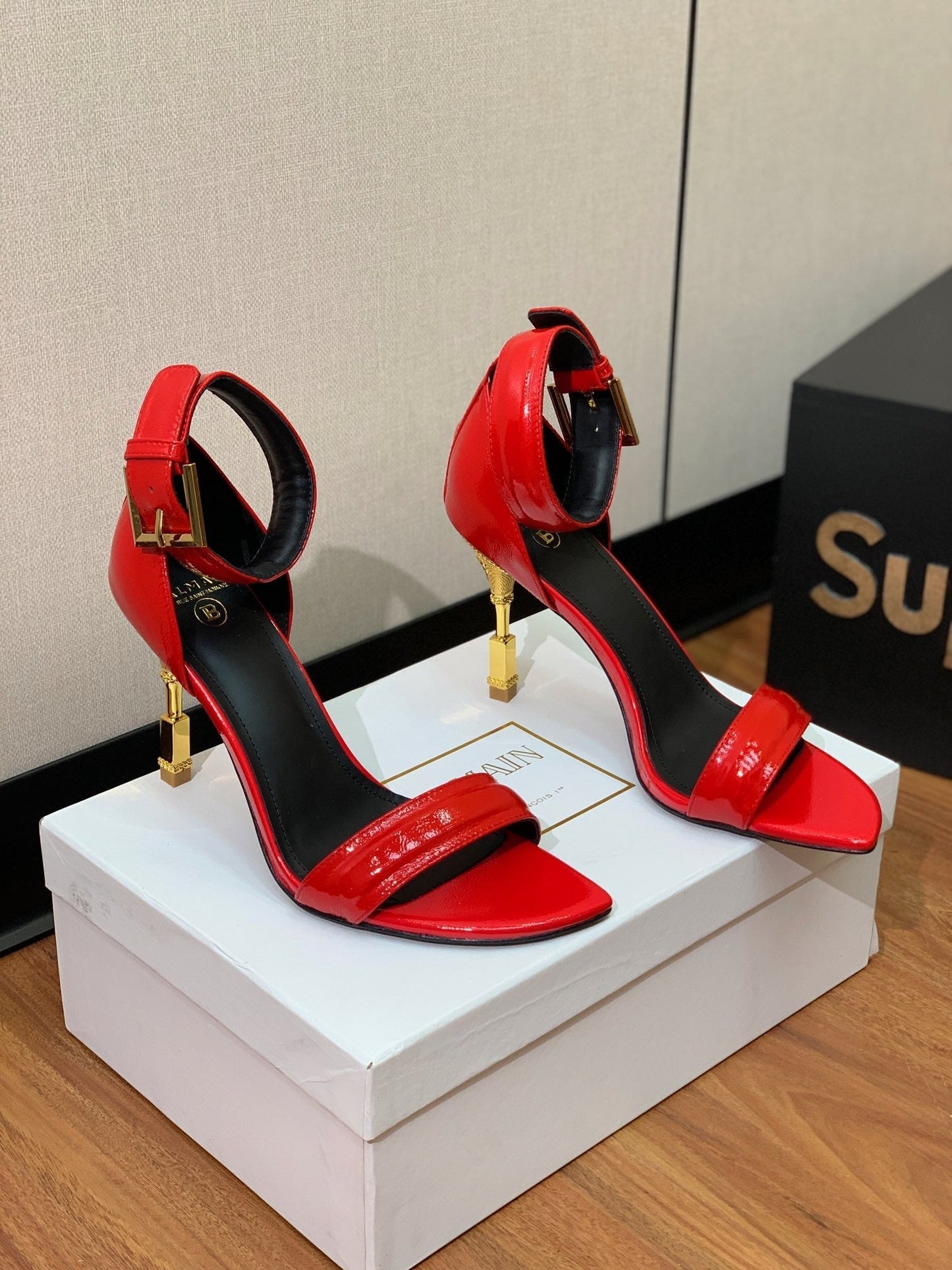 BALMAIN 25S SQUARE STRAP HIGH HEELS 100MM IN RED PATENT CALFSKIN