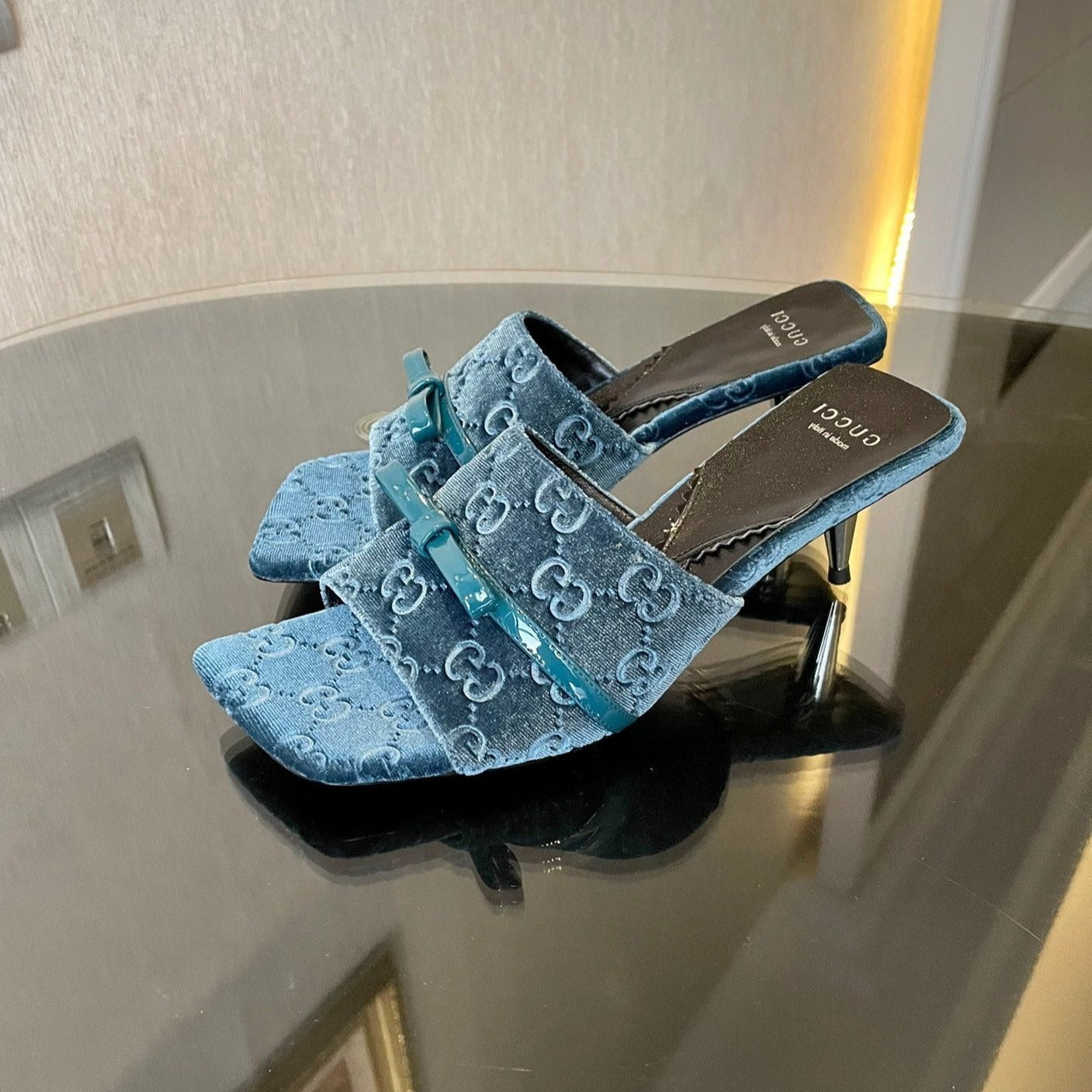 GG VELVET HIGH HEEL SANDALS WITH BEAUTIFUL LOGO DETAILS BLUE SKY